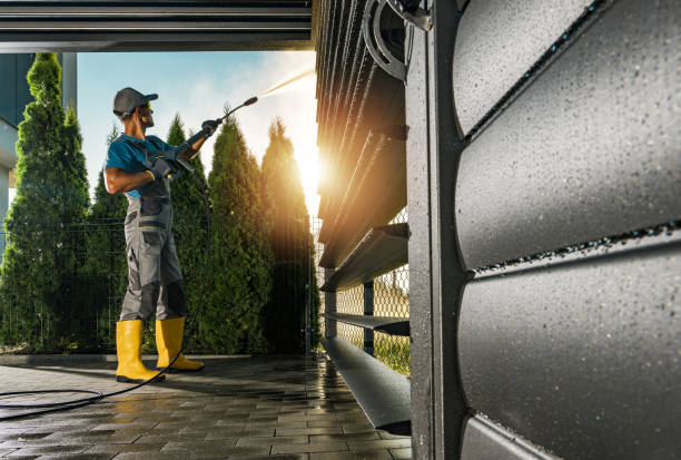 Best Pool Deck Cleaning  in Su Oswego, NY